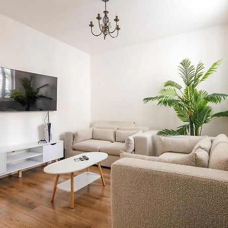 Spacious 3 Bedroom Home With Ps5 And Pool Table Near O2 Arena Canary Wharf And Elizabeth Line To Central Londra Esterno foto