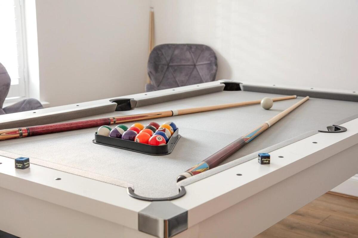 Spacious 3 Bedroom Home With Ps5 And Pool Table Near O2 Arena Canary Wharf And Elizabeth Line To Central Londra Esterno foto