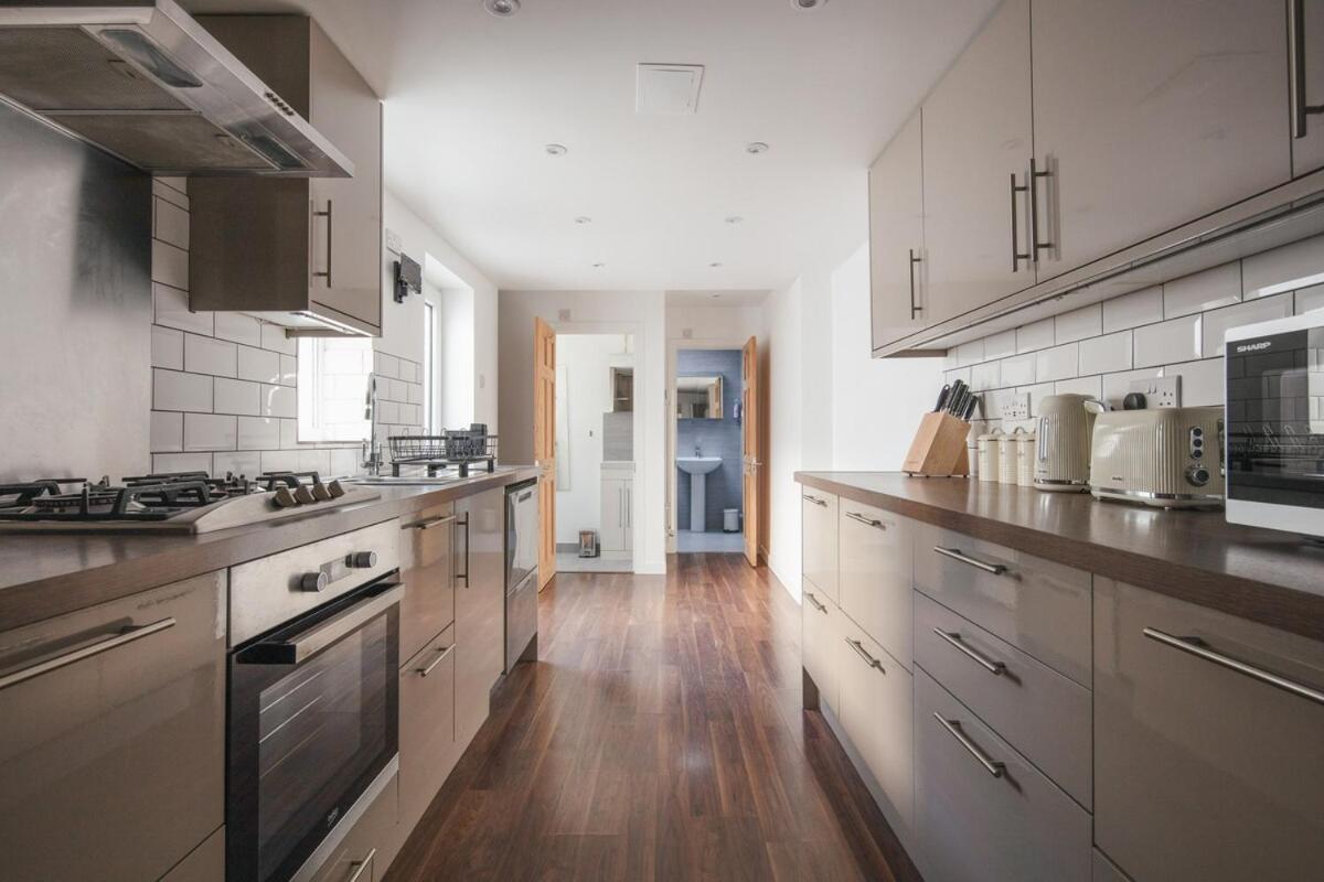 Spacious 3 Bedroom Home With Ps5 And Pool Table Near O2 Arena Canary Wharf And Elizabeth Line To Central Londra Esterno foto