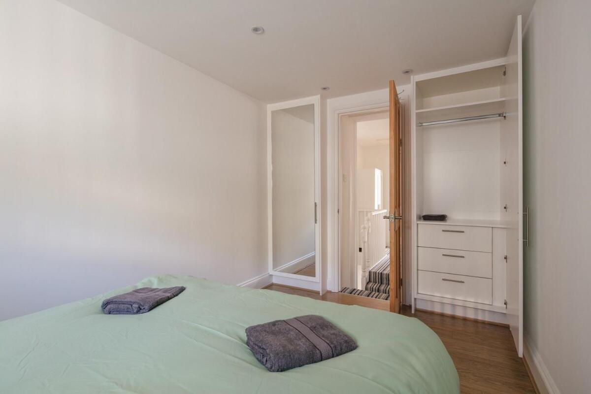 Spacious 3 Bedroom Home With Ps5 And Pool Table Near O2 Arena Canary Wharf And Elizabeth Line To Central Londra Esterno foto