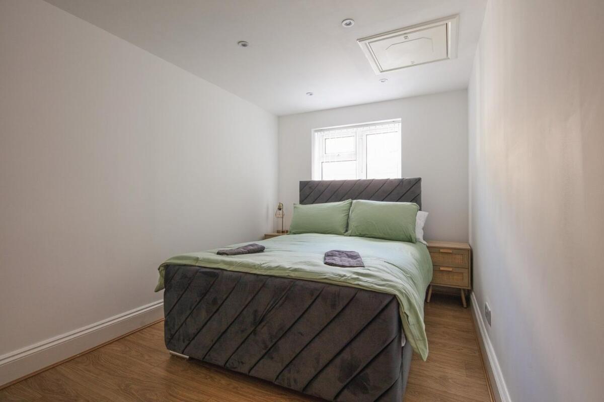Spacious 3 Bedroom Home With Ps5 And Pool Table Near O2 Arena Canary Wharf And Elizabeth Line To Central Londra Esterno foto