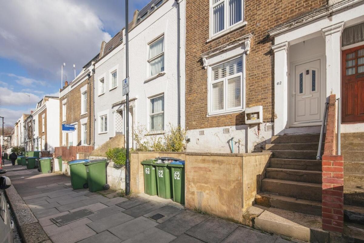 Spacious 3 Bedroom Home With Ps5 And Pool Table Near O2 Arena Canary Wharf And Elizabeth Line To Central Londra Esterno foto