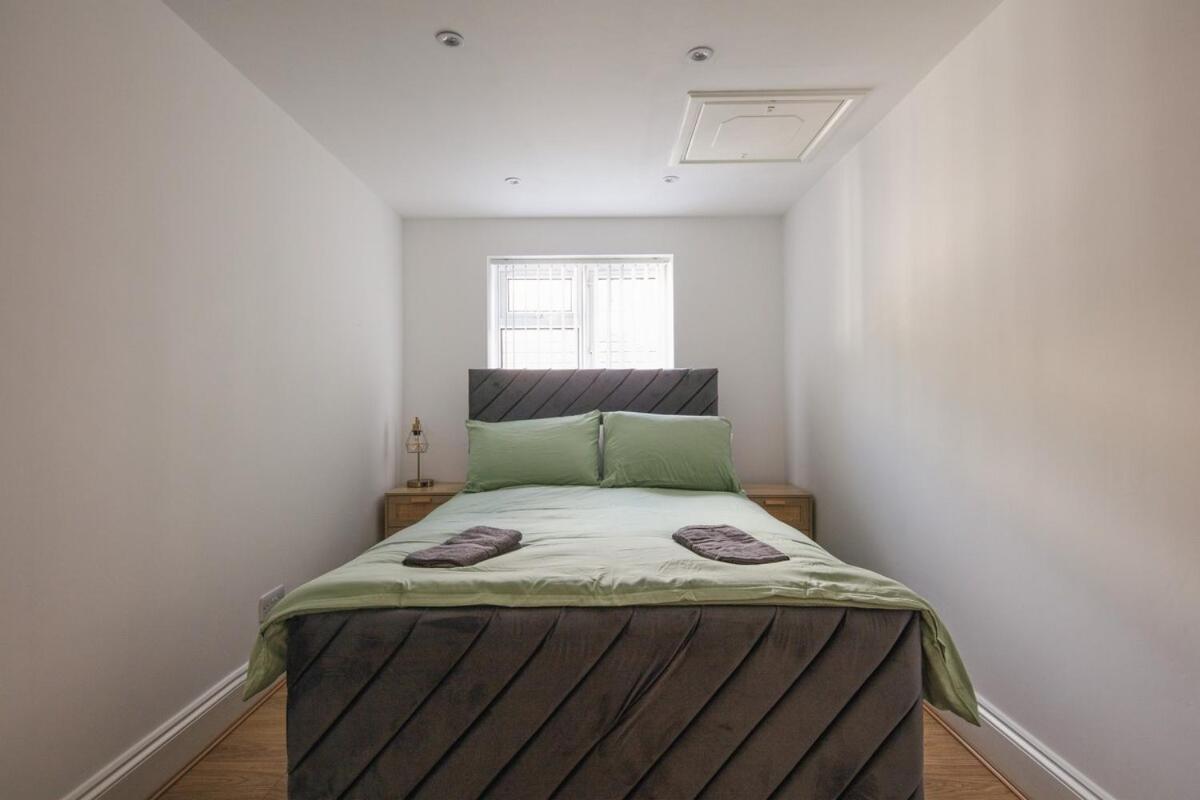 Spacious 3 Bedroom Home With Ps5 And Pool Table Near O2 Arena Canary Wharf And Elizabeth Line To Central Londra Esterno foto
