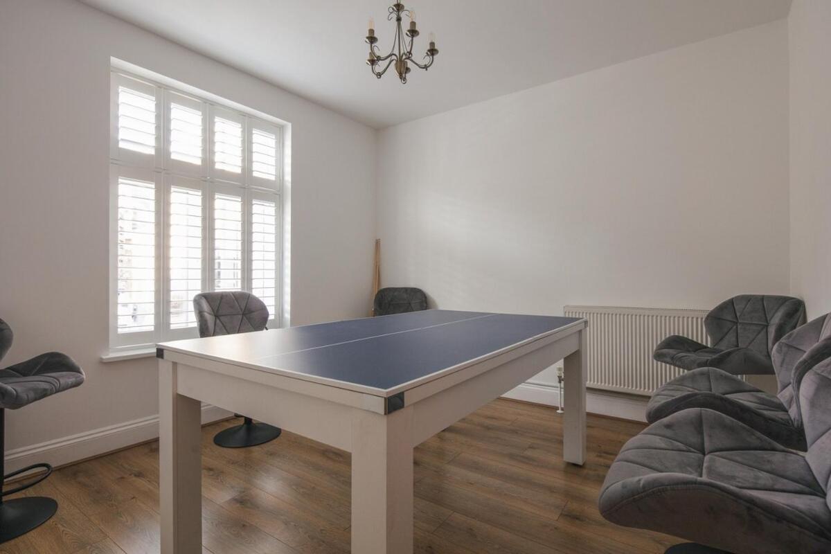 Spacious 3 Bedroom Home With Ps5 And Pool Table Near O2 Arena Canary Wharf And Elizabeth Line To Central Londra Esterno foto