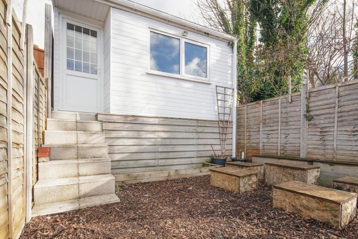 Spacious 3 Bedroom Home With Ps5 And Pool Table Near O2 Arena Canary Wharf And Elizabeth Line To Central Londra Esterno foto